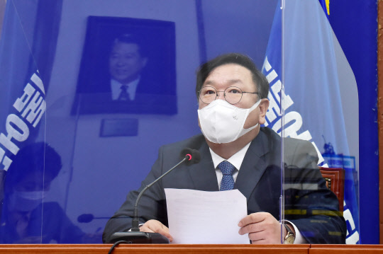 더불어민주당 김태년 원내대표가 11일 국회에서 열린 최고위원회의에 참석, 발언하고 있다. 연합뉴스
